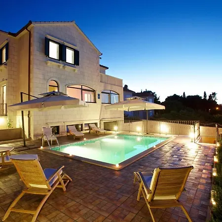 Paula - With Pool And Sea View Sutivan