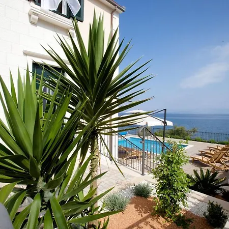 Apartment Paula - With Pool And Sea View